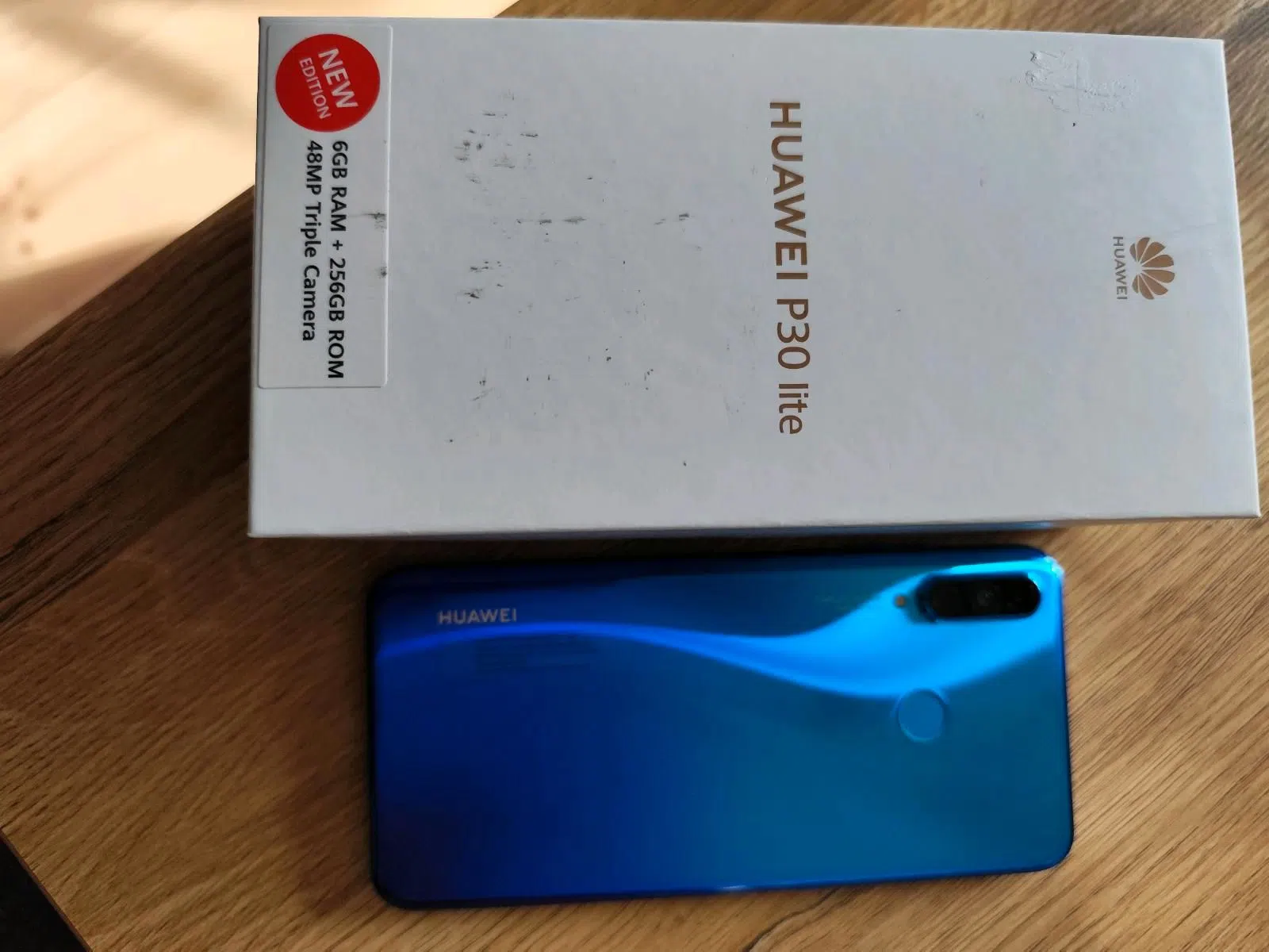 2 Handys von Huawei gut erhalten