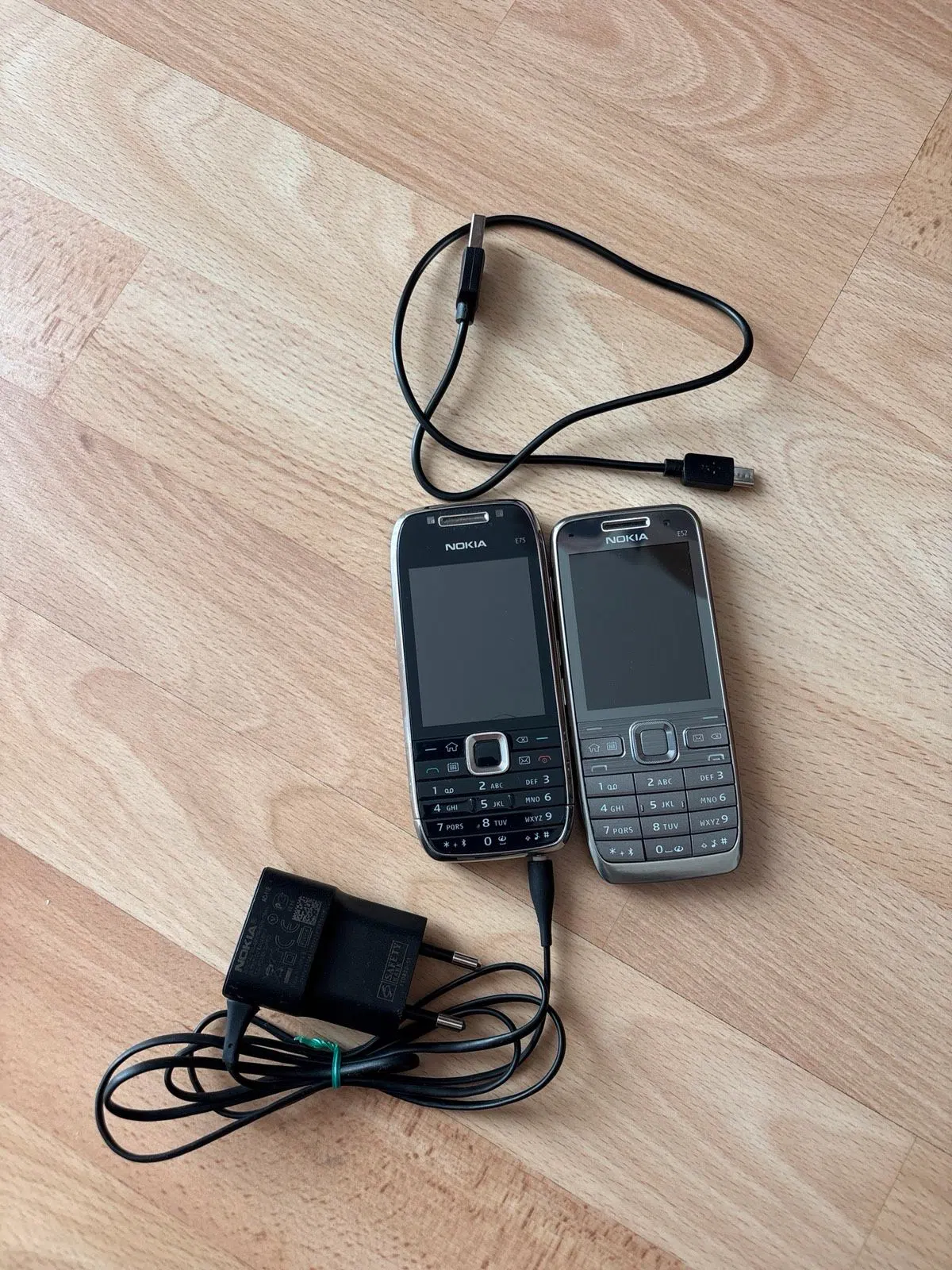 Nokia E52 und E75 Handy