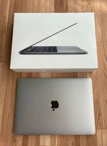 Apple MacBook Pro 13” | 16 GB RAM | 256 GB SSD | Space Grau | 299