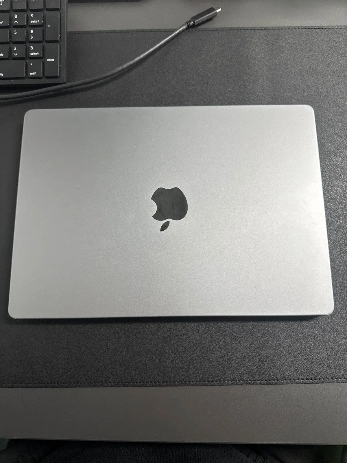 Apple MacBook Laptop 14 pro