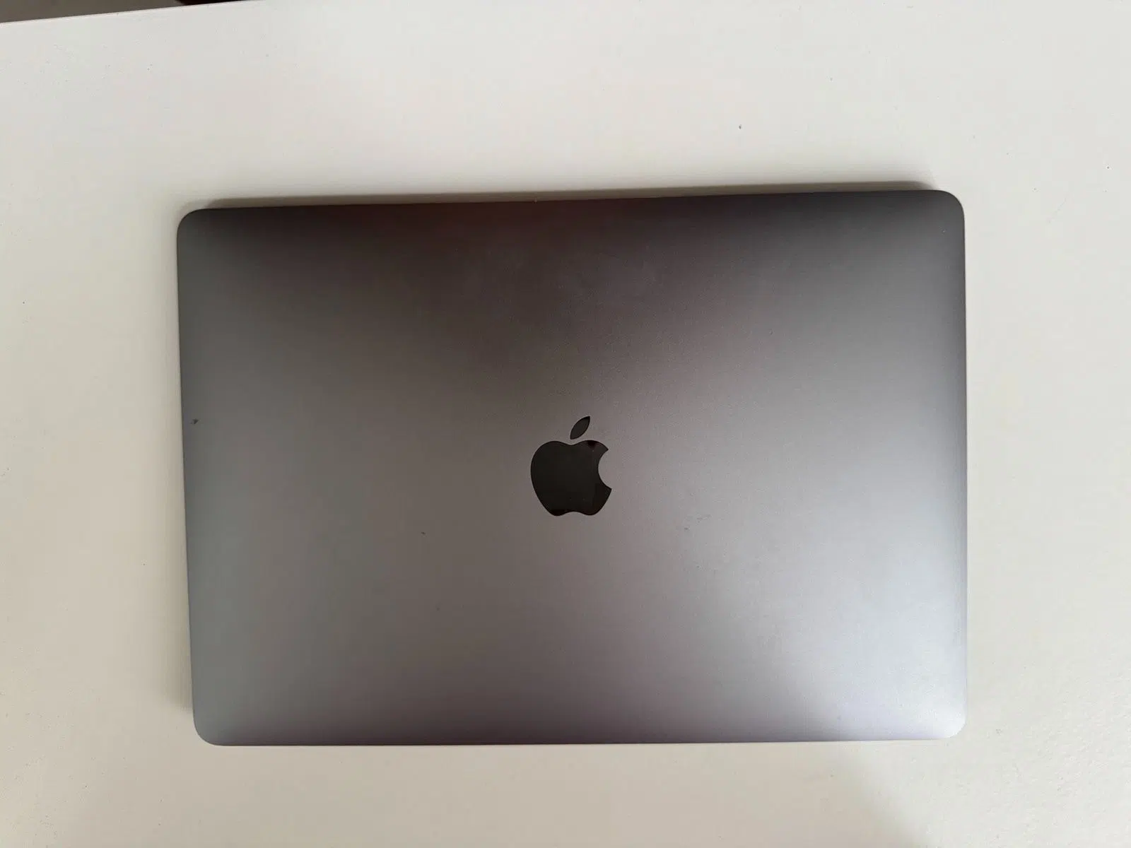 MacBook Air 13” M1 (2020) – 256 GB – 8 GB RAM