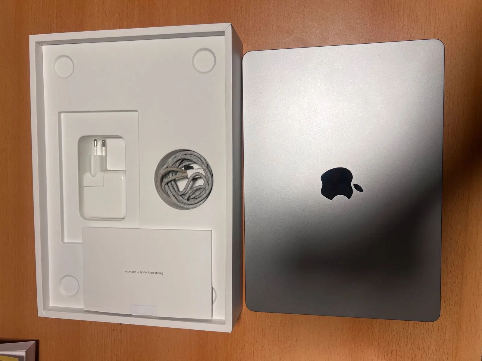 MacBook Air M2 – Display Defekt – Space Grau 13 Zoll 8GB RAM