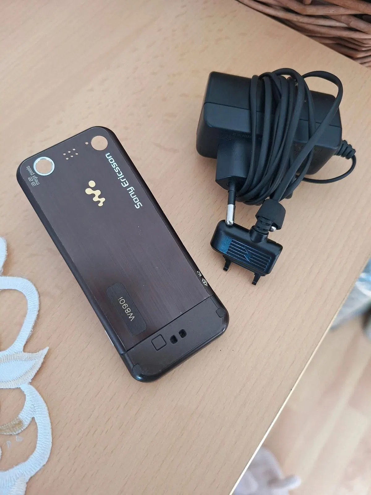 Sony Ericsson W890i Handy mit Ladegerät