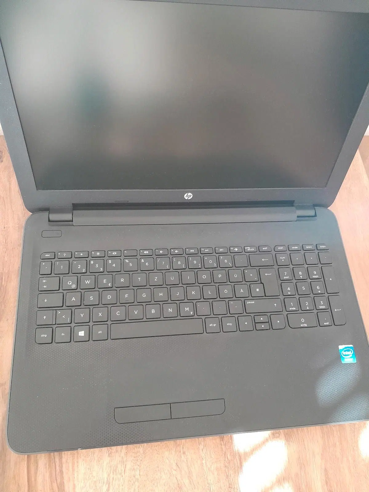 Laptop Notebook mit Ladekabel