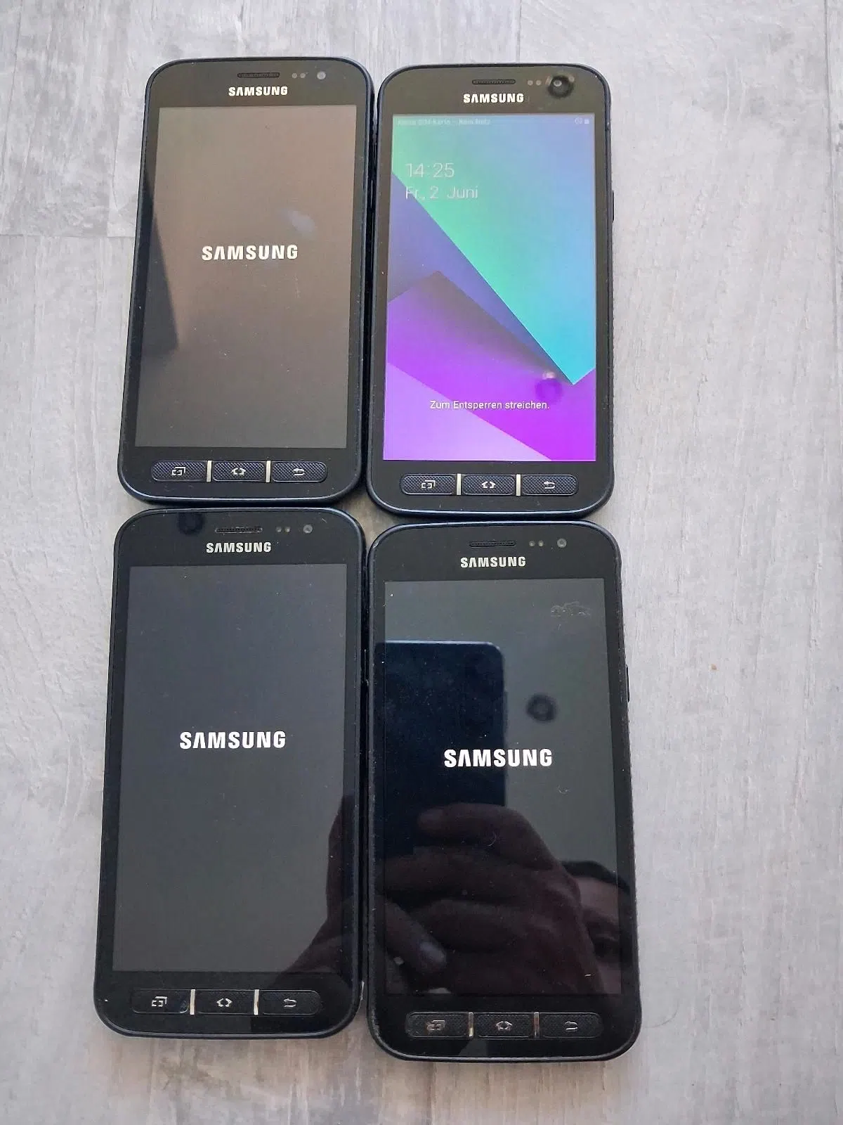 4 X Samsung XCover 4 Handy gebraucht gehen An