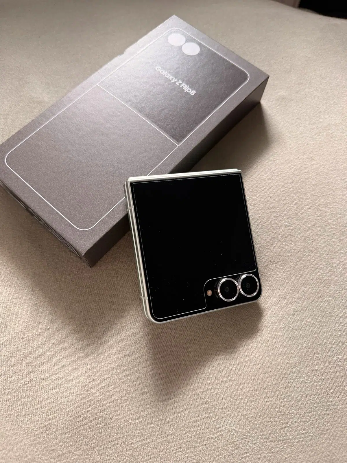 Samsung Galaxy Z Flip8 512 GB / 12 GB RAM – Mint