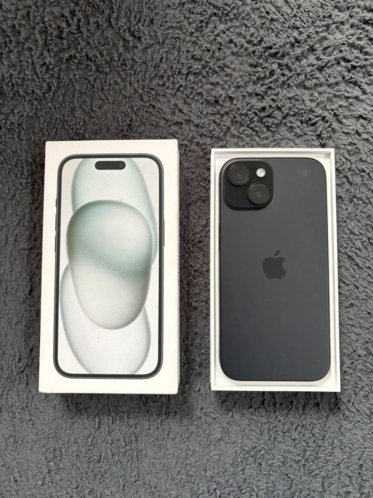 Apple iPhone 15 Schwarz 128GB Speicher