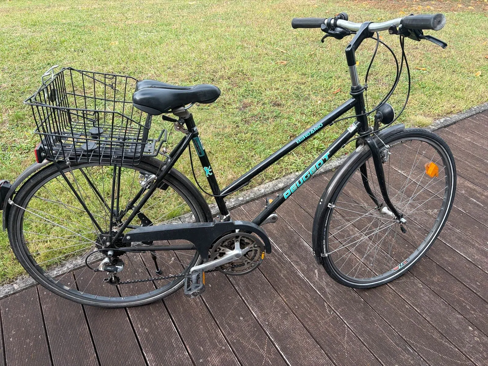 Peugeot Citybike Damenrad schwarz mit Korb - 28 Zoll