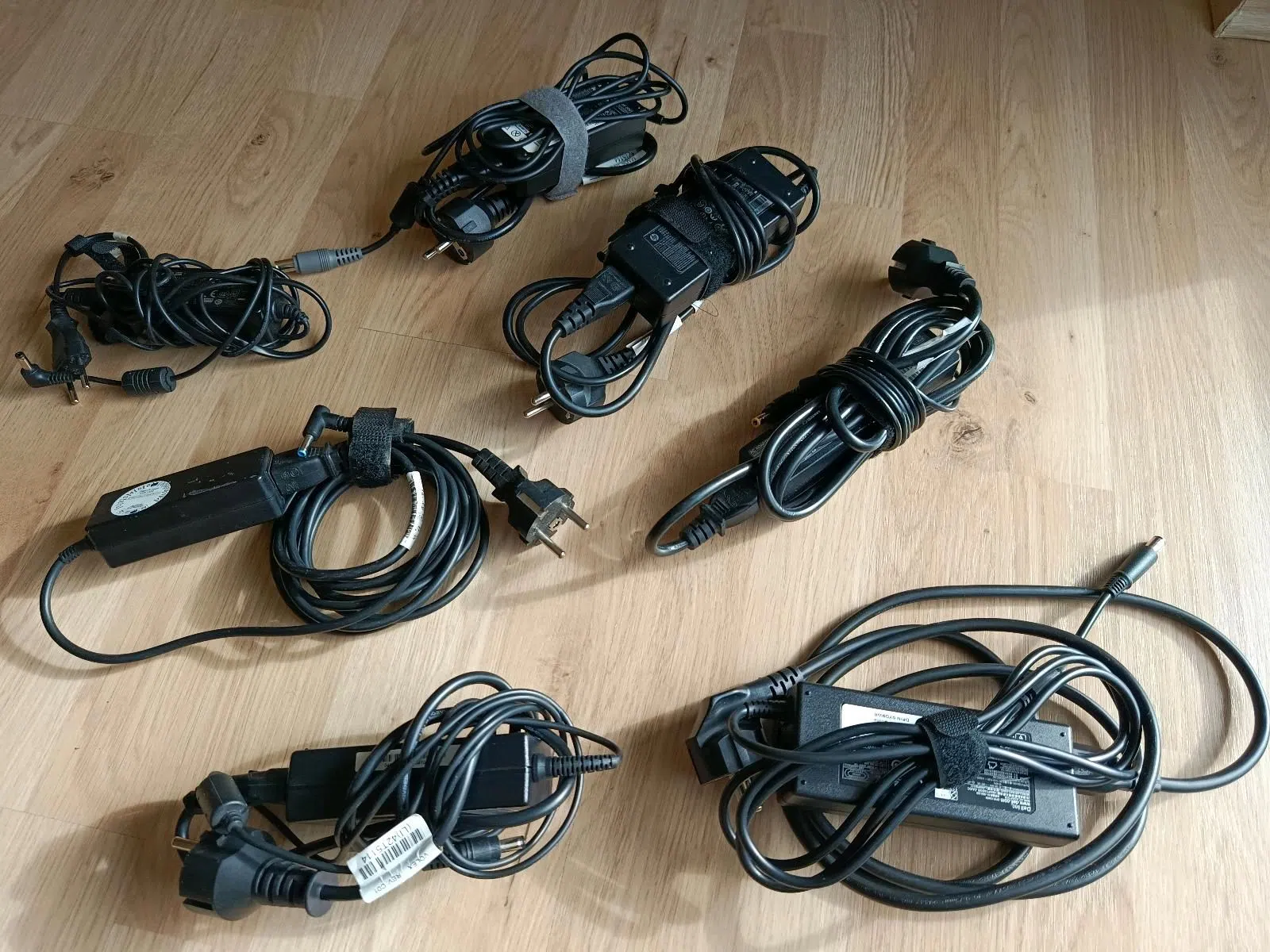 7x Sammlung Notebook Laptop Netzteile Kabel Adapter (ungetestet)