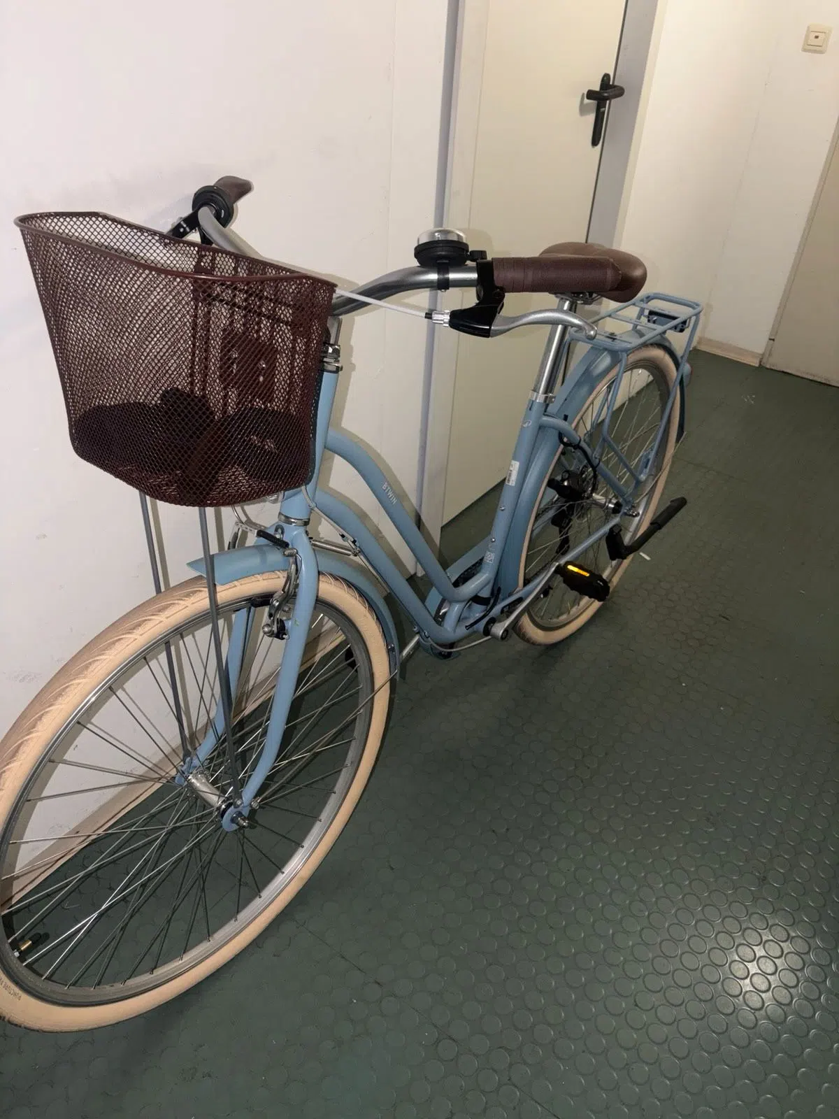 Damen Citybike 28 Zoll hellblau mit Korb