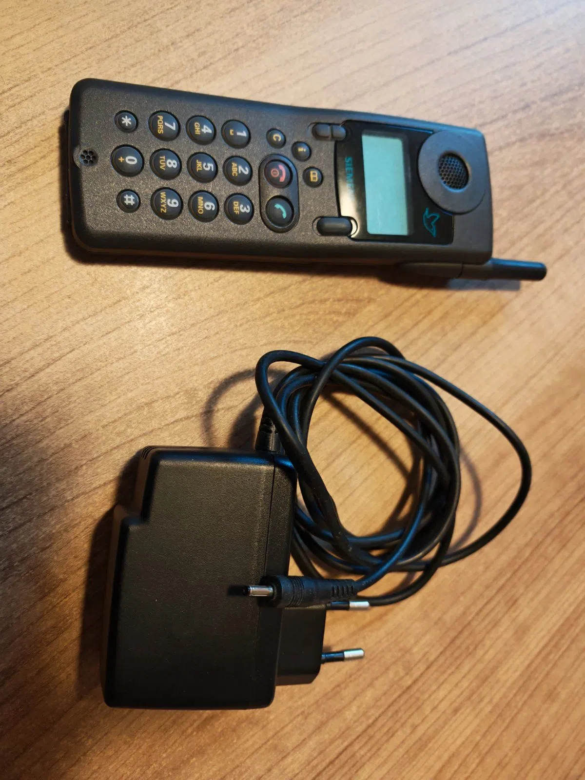 Siemens S6 Vintage-Handy mit Ladegerät