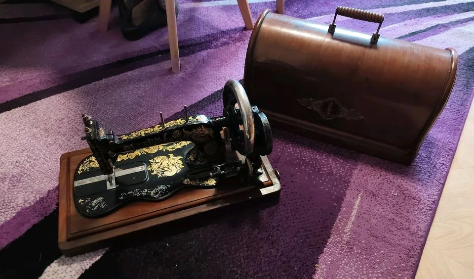 Antike Singer Nähmaschine ca. 1900 mit Holzkoffer